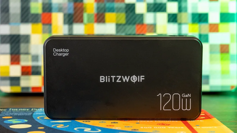 „Blitzwolf BW-i100“ įkrovimo stotelės apžvalga: vienas kompaktiškas įrenginys, kuris išspręs daugelio turimas problemas su elektronikos įkrovimu