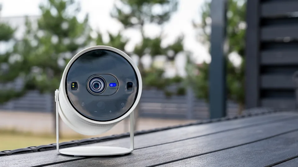 „Samsung The Freestyle 2nd Gen“ vaizdo projektoriaus apžvalga: puikus pasirinkimas tiems, kurie ieško kompaktiško įrenginio, tačiau yra ir keletas svarbių niuansų