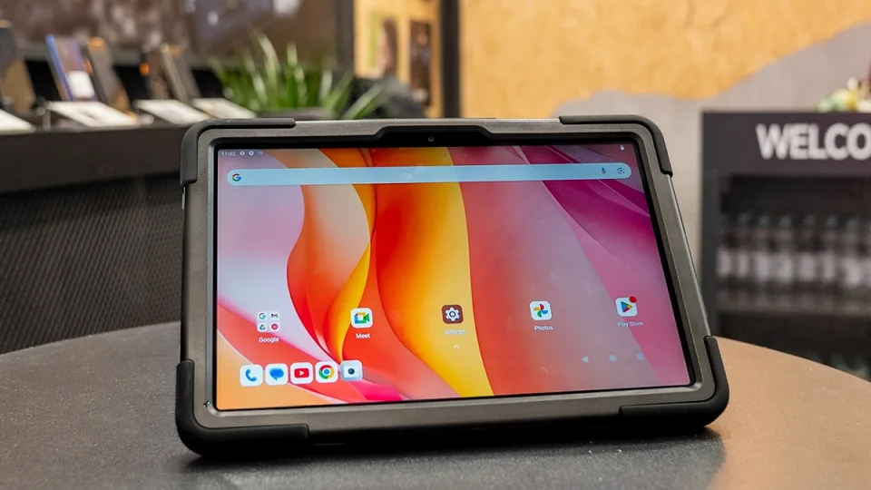 Berlyne pristatyta išskirtinai atspari planšetė: „AGM Mobile“ pademonstravo naują modelį, kuris pirkėjus pasieks su specialiu dėklu