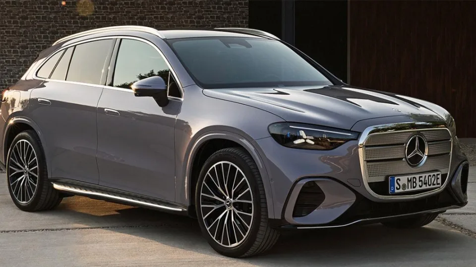 „Mercedes Benz“ žengia drąsų žingsnį: už 1,2 mlrd. eurų užsitikrino baterijų tiekimą iki pat 2035 metų