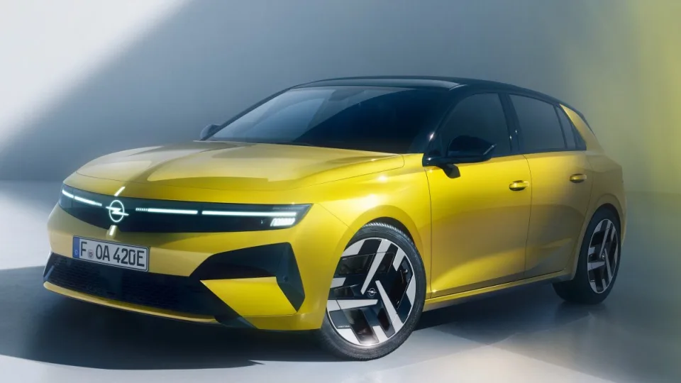 Naujoji „Astra“ keičia žaidimo taisykles: daugiau komforto, daugiau elektros ir mažiau kompromisų