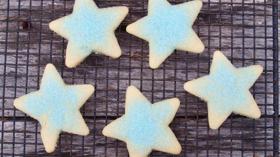 Šie kalėdiniai sausainiai tirpsta burnoje: šiam itin paprastam receptui prireiks vos kelių ingredientų