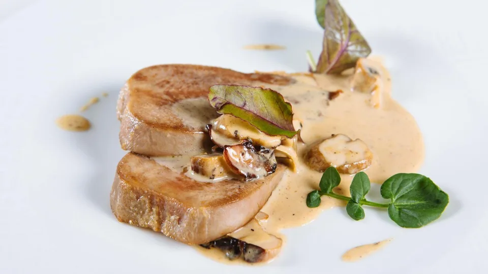 Ne tik su majonezu: papasakojo, kaip nebrangus kiaulės liežuvis gali tapti tikra Kalėdų stalo pažiba