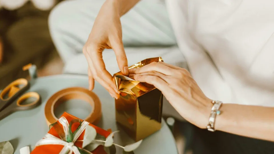 Pamirškite tobulą dovanų pakavimą, štai kaip dovaną paversti švente dar prieš ją išvyniojant