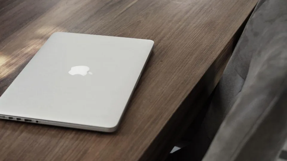 „Apple“ ruošia pigų „MacBook“ su „iPhone“ lustu – ar tai „Windows“ rinkos pabaiga?