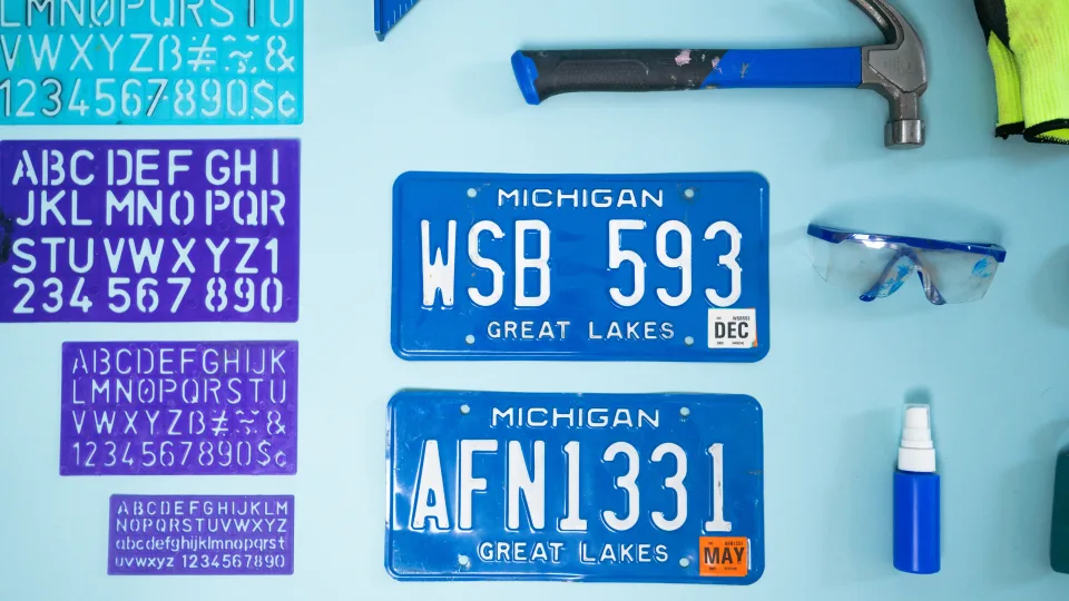 Ši praktika šokiravo vairuotojus Europoje: kelionė baigėsi prarastas numeriais, kas čia vyksta?