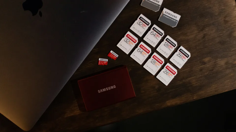 SSD kainos šokiruoja: dėl dirbtinio intelekto bumo kietieji diskai tapo brangesni už auksą