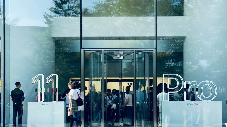 Išmaniųjų telefonų gamintojas pasiekė istorinį rekordą: konkurentams belieka tik pavydėti