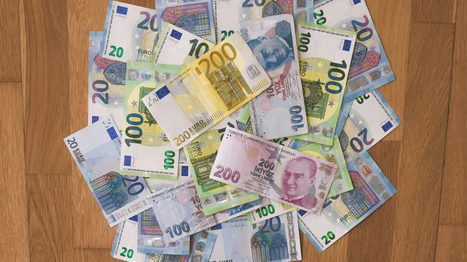 Konservatoriai imasi grynųjų ribojimo: jūs dar galėsite atsiskaityti, bet laisvė sparčiai traukiasi