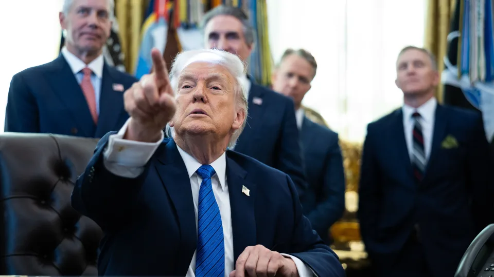 Įtampa temdė olimpiados startą: J. D. Vance’as nušvilptas „San Siro“ stadione