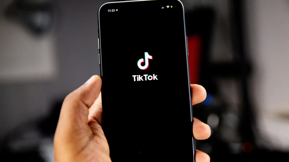 Naujas „TikTok" smūgis privatumui: startuoja funkcija, kuri seka jūsų buvimo vietą itin tiksliai