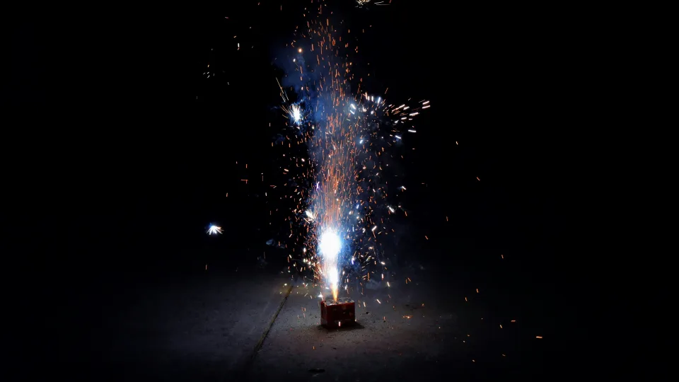 Naujieji jau praeityje, tačiau traumos tęsiasi: dar vienas vaikas nukentėjo nuo petardos