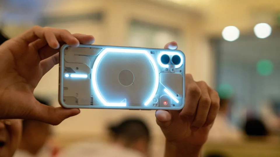 „Nothing“ ketina mesti iššūkį „Apple“? Naujo telefono pristatymo data kelia daug klausimų