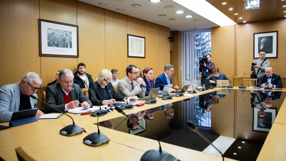 Konservatoriai trinktelėjo durimis: pasitraukė iš LRT darbo grupės, kaltina politine įtaka