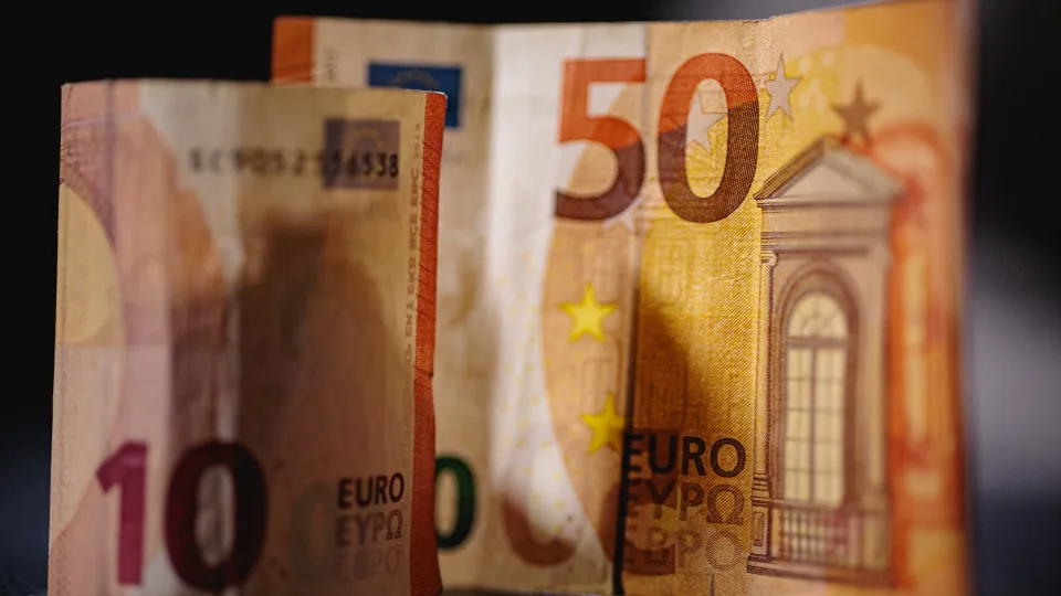 Sunkiai suvokiami skaičiai: policija atskleidė, kiek pinigų sukčiams atidavė šalies gyventojai