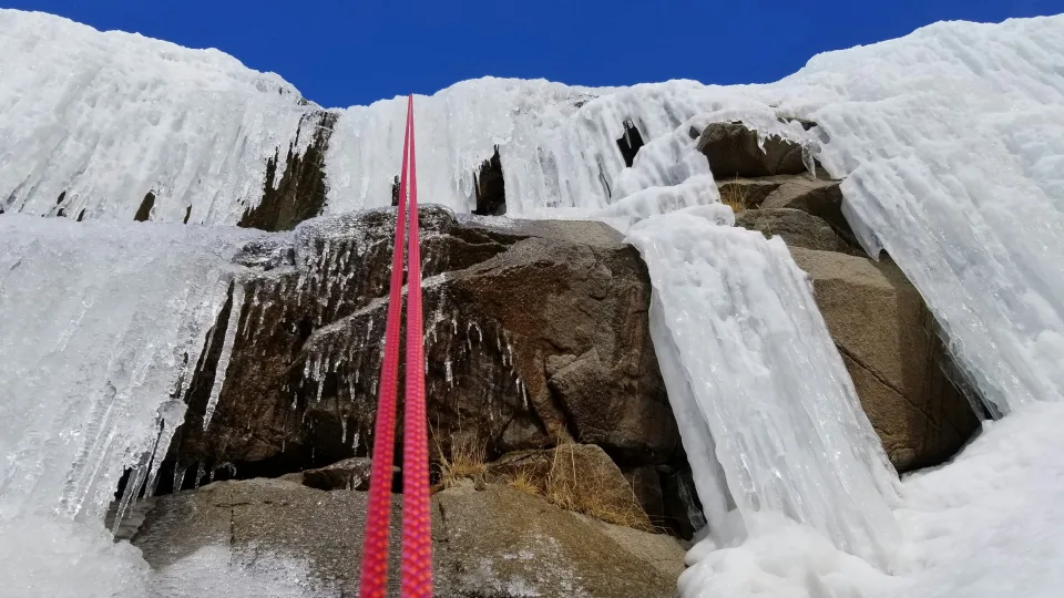 Antarktidoje vėl pasirodė „kruvinasis" krioklys: paaiškėjo, kas iš tiesų teka iš ledo
