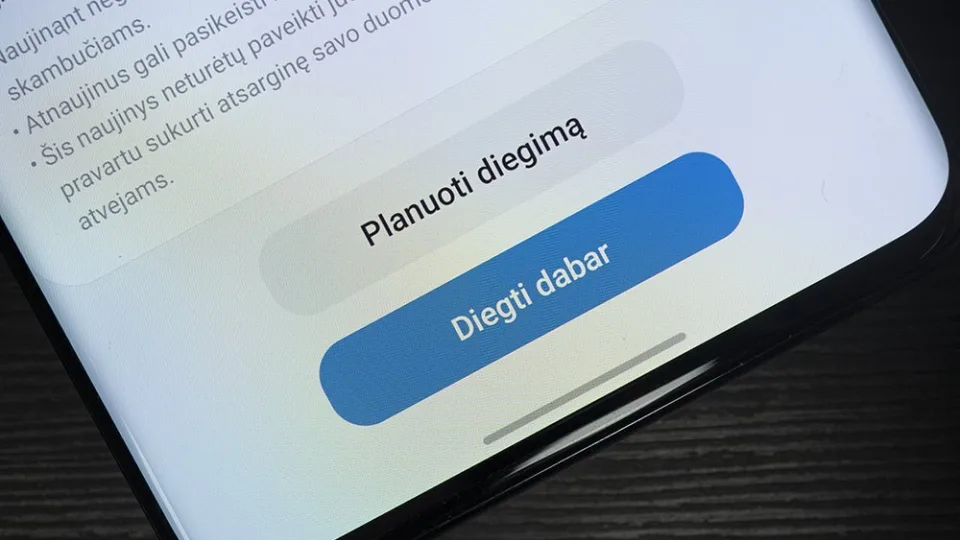 „Samsung“ ir toliau nestabdo: didžiausios metų naujienos atkeliavo ir į lietuvių pamiltus bendrovės telefonus
