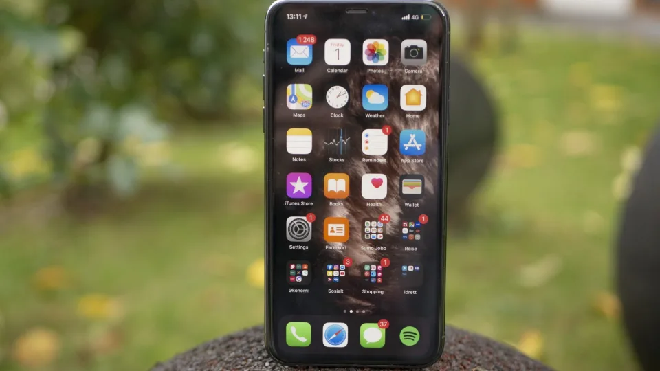 Geriausi 2022 m. išmanieji telefonai: nuo gyvybę gelbstinčių „iPhone 14“ iki sentimentus keliančių „Sony“