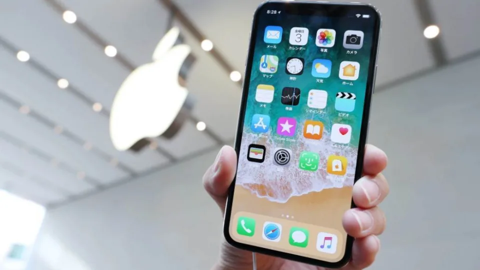 Rusai patiria dar vieną smūgį: nebegalės įsigyti mėgstamiausių telefonų, tačiau tai dar ne viskas