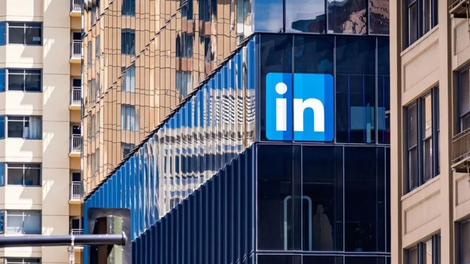 „LinkedIn“ panašėja į „Tinder“: parodykite susidomėjimą ir laukite, kol darbdavys jums parašys