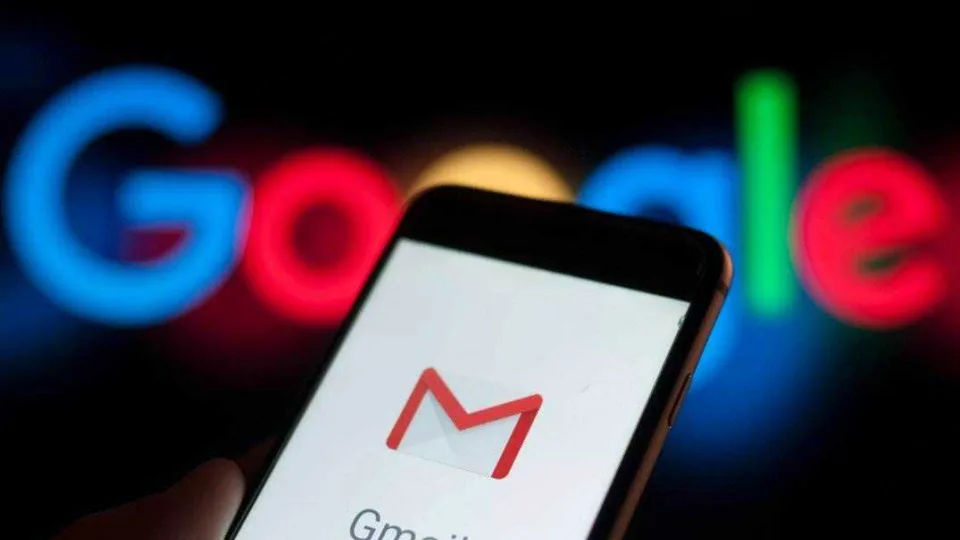 „Gemini“ treniruojamas jūsų sąskaita? „Google“ kaltinama šnipinėjimu, bando gesinti kilusį skandalą