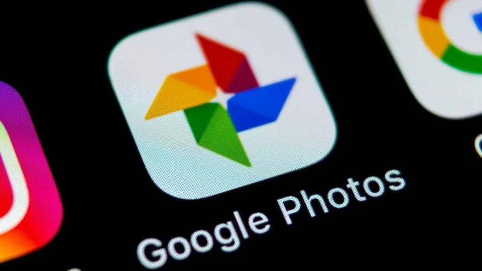 „Google“ sukėlė internautų įsiūtį: bendrovė atnaujino „Photos“ programėlę ir pašalino vieną svarbų įrankį