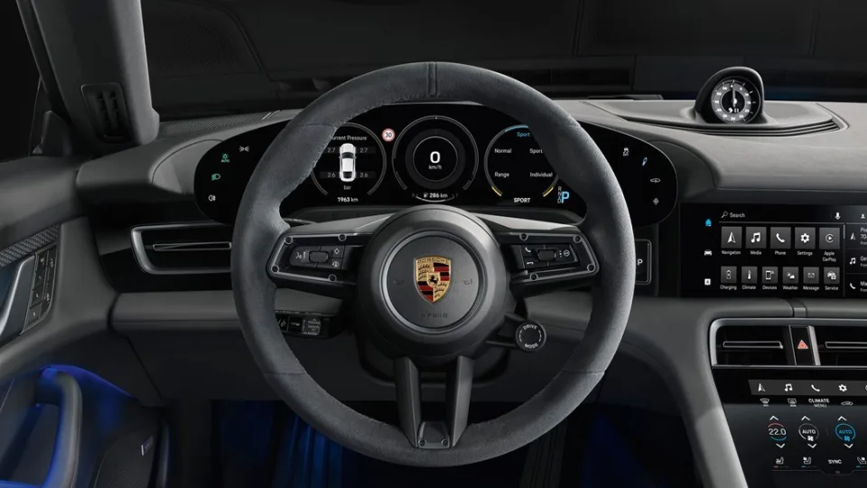„Porsche“ problemos niekaip nesibaigia: gamintojas ir vėl nukėlė elektrinių „Boxster“ ir „Cayman“ pristatymą