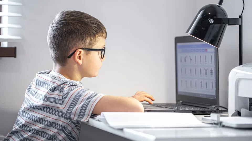 Paprasti žingsniai link didelės sėkmės: kaip su vaikais suplanuoti naujų mokslo metų tikslus?