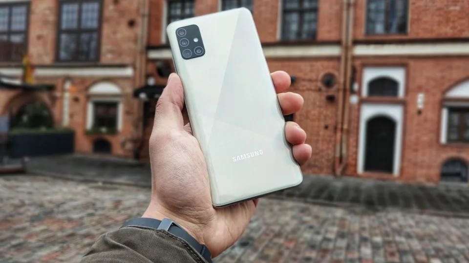 Dar 2019 metais išleisto „Samsung“ telefono turėtojams – blogos naujienos: jūs daugiau nebegausite jokių atnaujinimų, aiški ir to priežastis