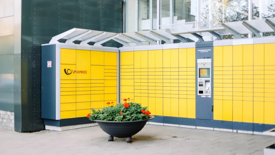 Pasibaigusi vasara smarkiai augino per LP EXPRESS paštomatus pristatomų siuntų kiekius: lietuviai siuntas siunčia milijonais, užfiksuotas naujas visų laikų rekordas