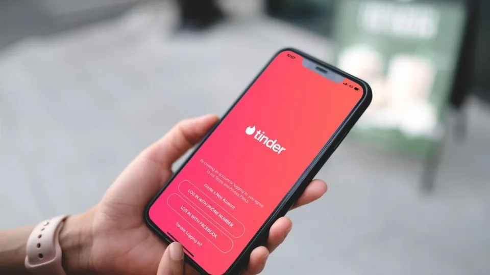 Pavargot nuo „Tinder“? Studentas meta iššūkį pažinčių programėlėms su kitokiu modeliu