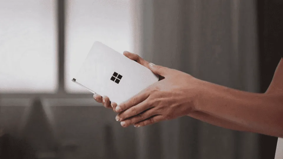 „Windows“ ir vėl sugrįš į telefonus? Naujoji platformos versija išbandyta „Microsoft“ sukurtame įrenginyje