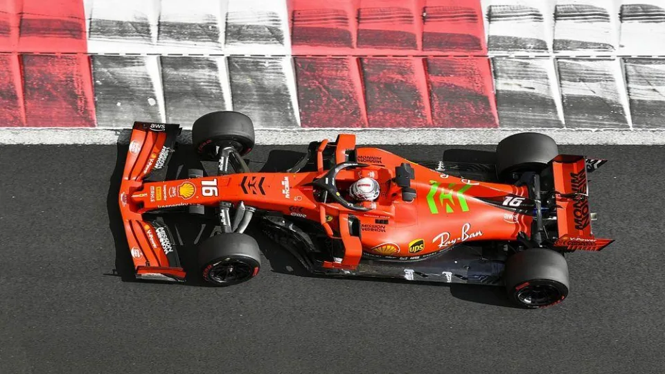 Artėjantį F1 sezoną „Ferrari“ pasitiks technologiškai stipresnė: sudaryta bendradarbiavimo sutartis su mobilių procesorių milžine