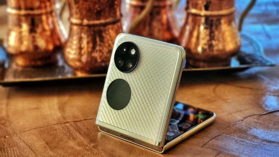 „Huawei P50 Pocket“ apžvalga: geriausias sulenkiamas telefonas tiems, kuriems jo reikia