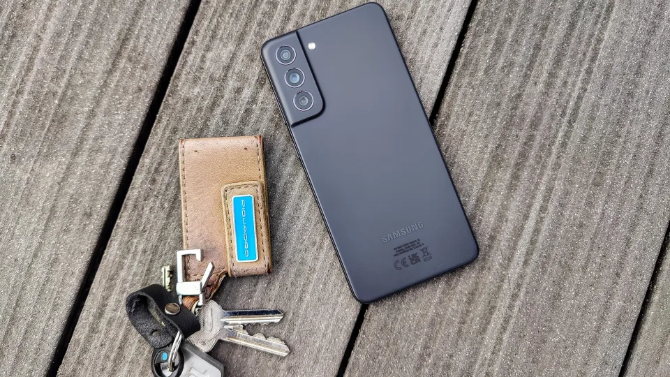 „Samsung Galaxy S21 FE” apžvalga: perdirbti - geriau, nei išmesti