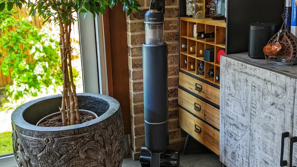 „Samsung Bespoke Jet” apžvalga: angliškas kostiumas, lėktuvas ir nuostabus siurblys