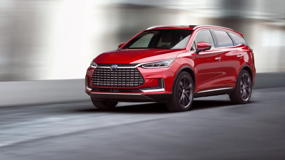 Europos Sąjunga sulaukia vis daugiau aštrios kritikos: šis sprendimas kelia vis didesnį susirūpinimą, Ispanijos ministras pirmininkas prakalbo ir apie dar vieną galimą karą