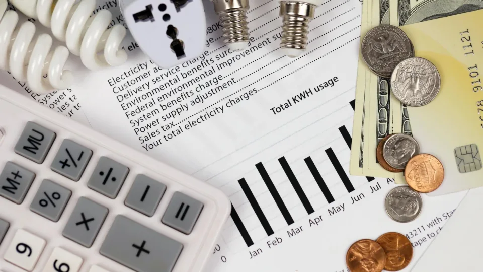 Gyventojai kas mėnesį praranda šimtus eurų: ekspertai įspėja apie klaidą, kurią daro daugelis mūsų