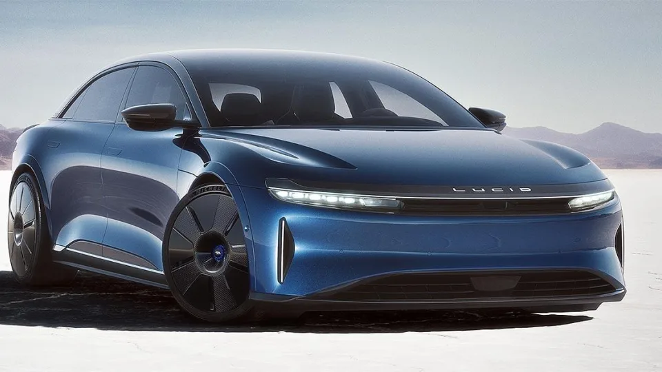 JAV automobilių gamintojas metė iššūkį „Teslai“ ir „Bugatti“: įspūdingose lenktynėse konkurentams nepaliko jokių vilčių, pamatykite tai!