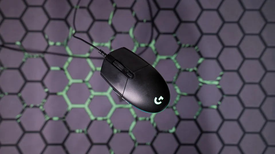 „Logitech G102” žaidimų pelės apžvalga: biudžetinis modelis, kuris pasiūlys puikų kainos ir kokybės santykį bei RGB blizgučius