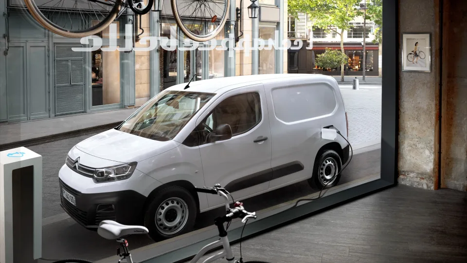 Elektromobiliai tampa vis naudingesni verslui: darbas tarpmiestiniuose maršrutuose – jau realybė