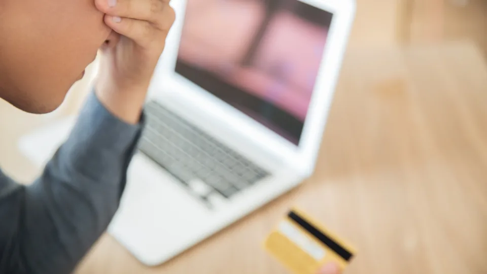 Apsipirko lietuvių pamėgtoje parduotuvėje ir liko be pinigų: kritinis perspėjimas, šią programėlę būtina pašalinti tučtuojau