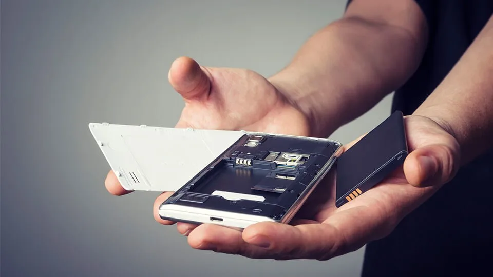 Kodėl Kinijoje parduodami telefonai turi didesnes baterijas? Pateikiamas atsakymas, kuris nustebins