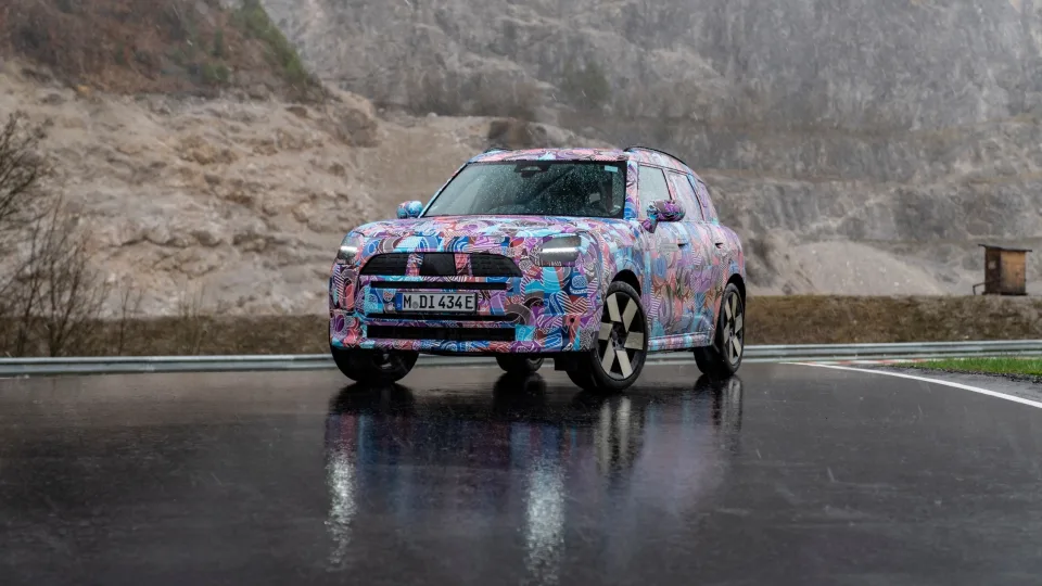 „Mini“ išleis išskirtinį „Countryman“ modelį: automobilis varomas elektra ir su įspūdingu nuvažiuojamu atstumu