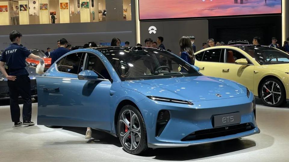 „Nio“ paskelbė netikėtą sprendimą: paskelbė naujas elektromobilių kainas, kurios keičia žaidimo taisykles