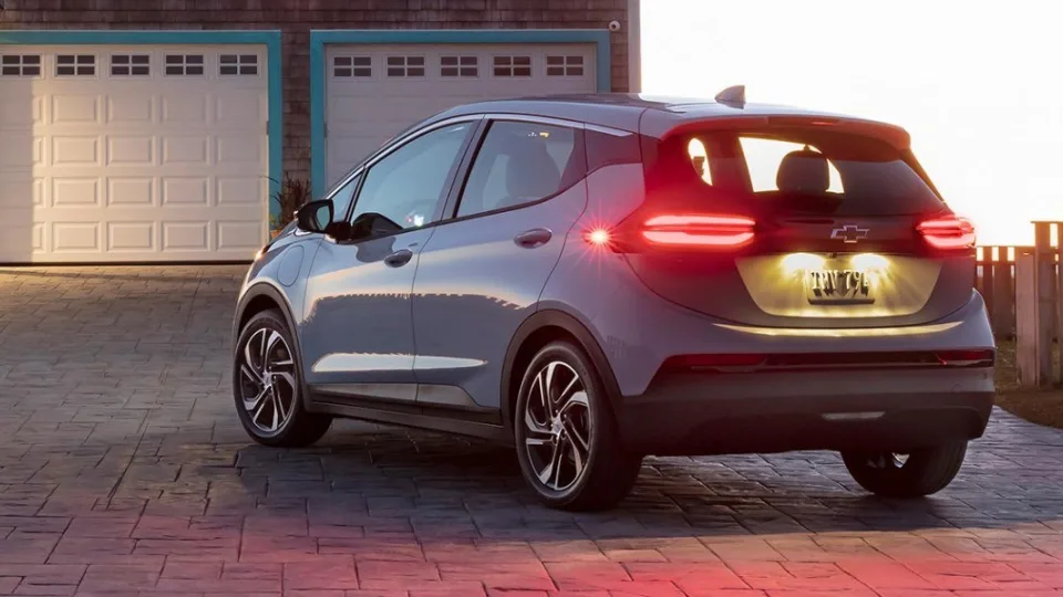 Lyg feniksas iš pelenų: legendinis amerikiečių elektromobilis sugrįžta, pasiūlys atnaujintas baterijas