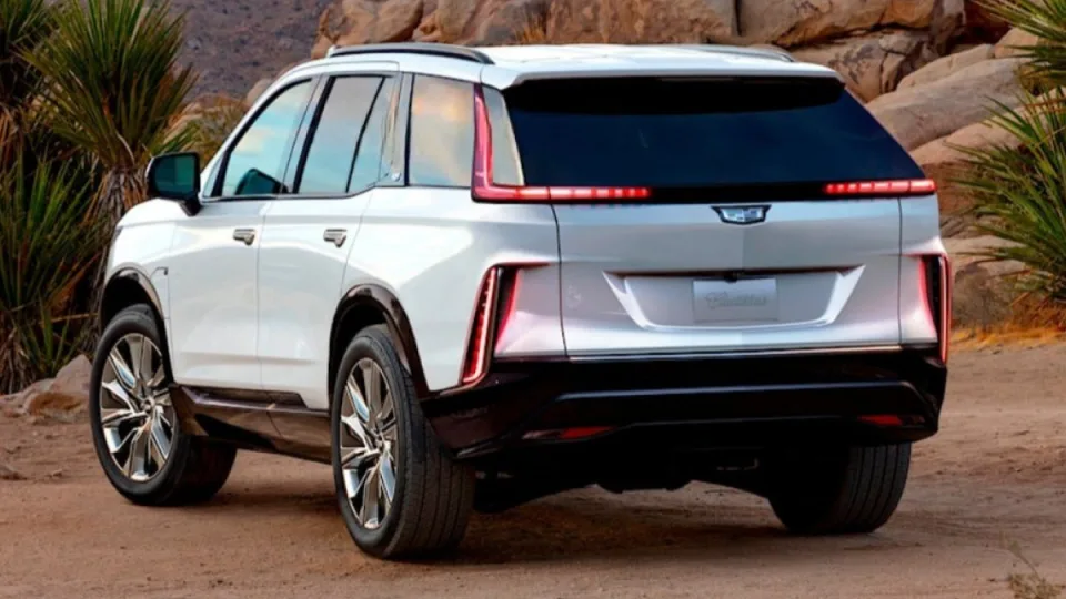 „Cadillac“ atstovai anonsuoja naująjį elektrinį šedevrą: pademonstruotas dar vienas reklaminis klipas, pristatymas jau netrukus