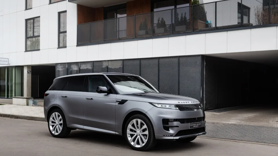 Užtikrinta prabanga: „Jaguar Land Rover“ paskelbė apie penkerių metų garantiją visiems naujiems „Range Rover“, „Defender“ ir „Discovery“ modeliams