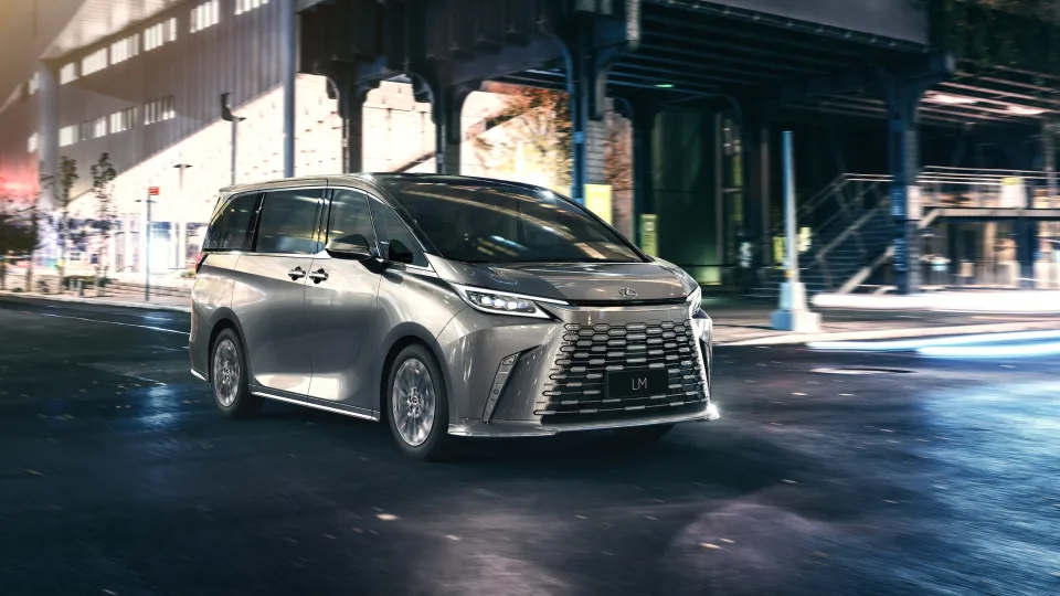 Japonai pristatė novatorišką prabangaus mobilumo sprendimą: oficialiai pristatytas naujasis „Lexus“ modelis, kuris nustebins net ir visko mačiusius