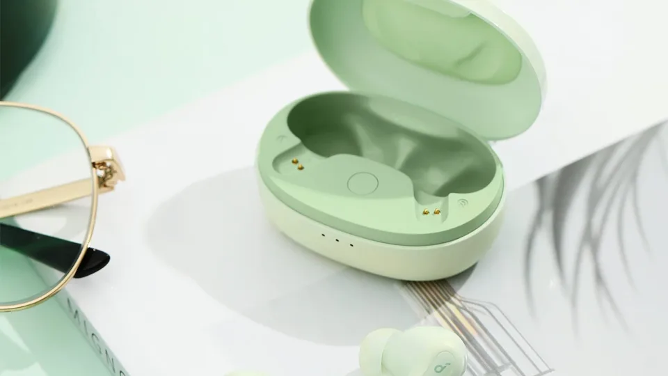 Aukščiausios klasės garsas už juodai žemą kainą: vos 20 eurų kainuojantys ausinukai pasiūlys puikią kokybę, spalvingą dizainą ir ilgą baterijos tarnavimo laiką